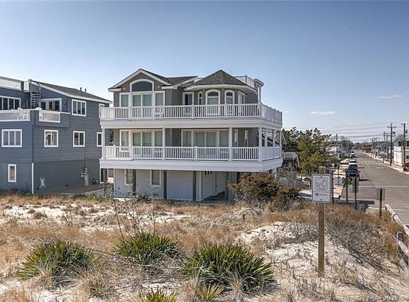 2nd image of 2101 N Ocean Ave