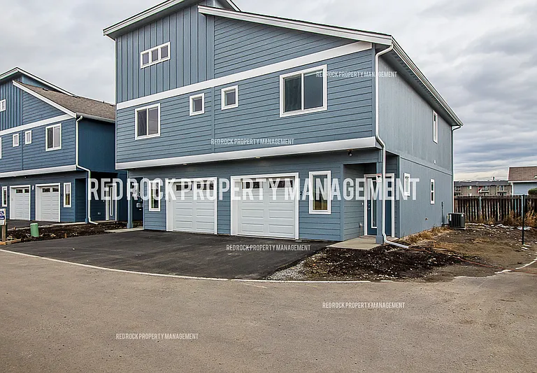203 S Woodlawn Ln — Photo 2