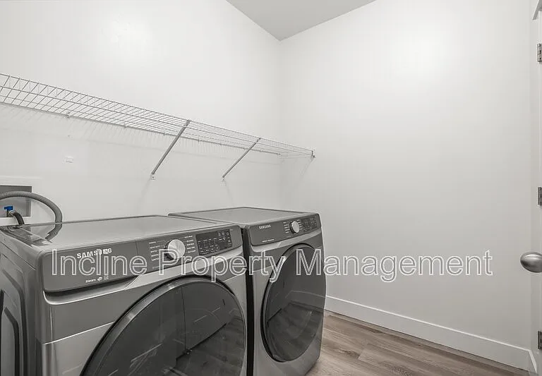 547 N 360 W — Photo 8