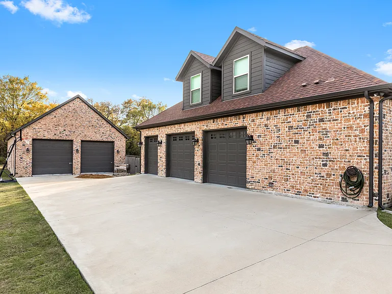 16001 Plum Ln — Photo 12