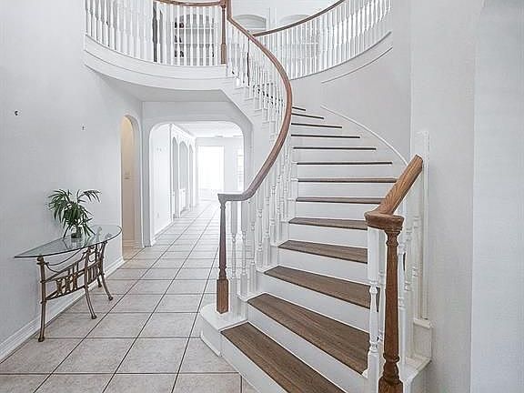 2nd image of 6010 Serrano Terrace Ln