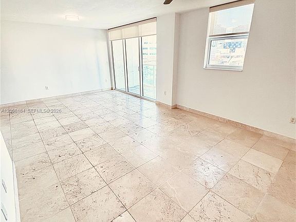 4th image of 31 SE 5th St APT 902