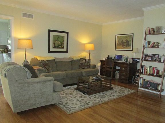 2nd image of 2813 Northampton Dr