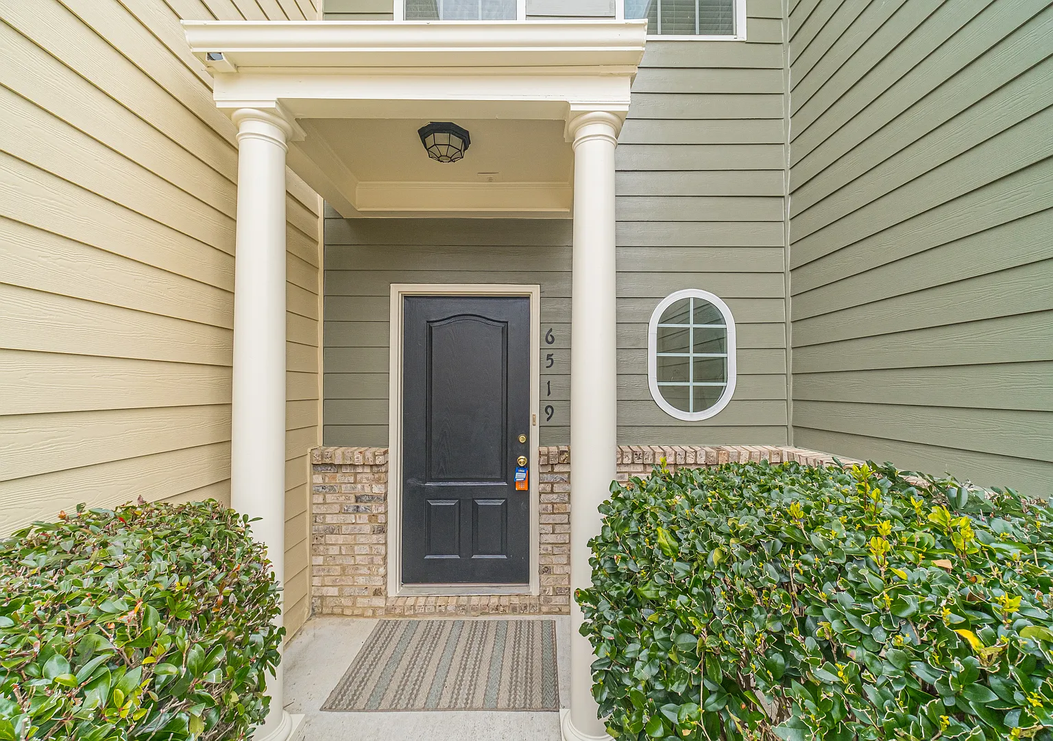 2 bed, 2.5 bath, 1742 sqft, $1,800 — Photo 2