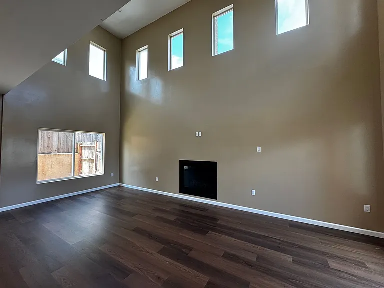 701 Star Ct — Photo 2