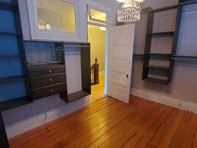 2054 N Cambridge Ave — Photo 30