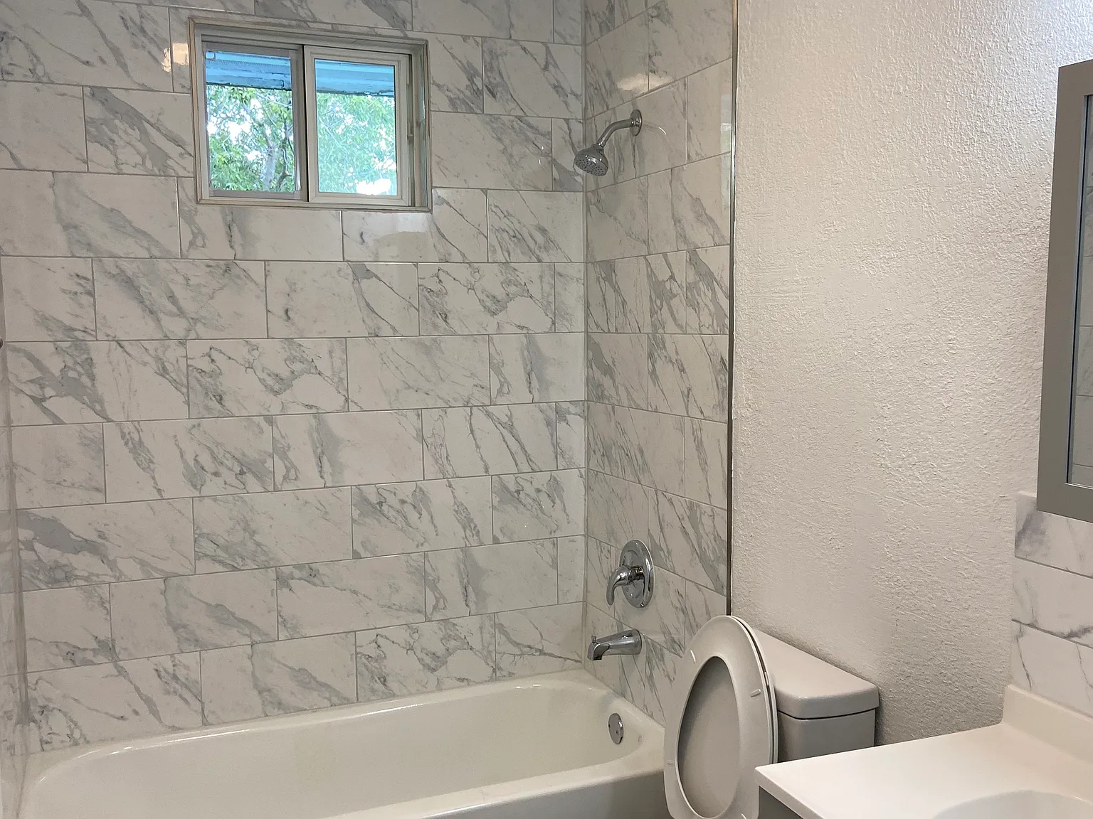 3 bed, 960 sqft, $1,400 — Photo 2