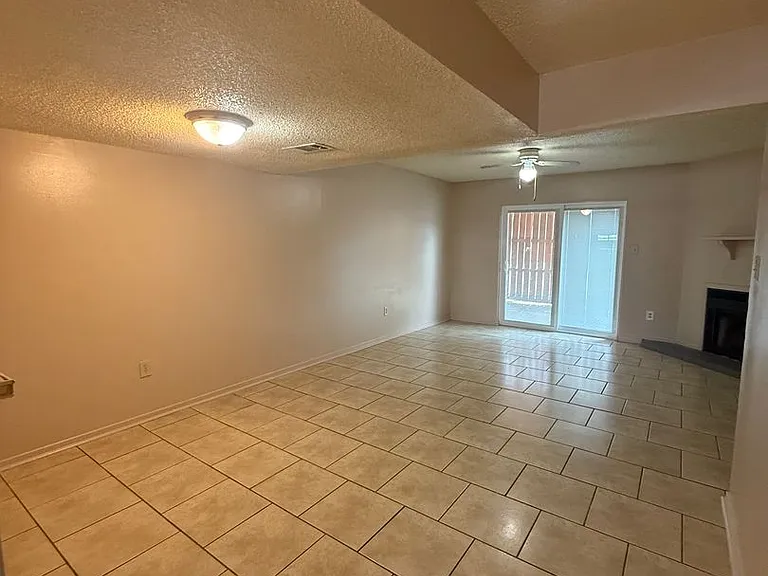 8911-8921 Gsri Ave — Photo 12
