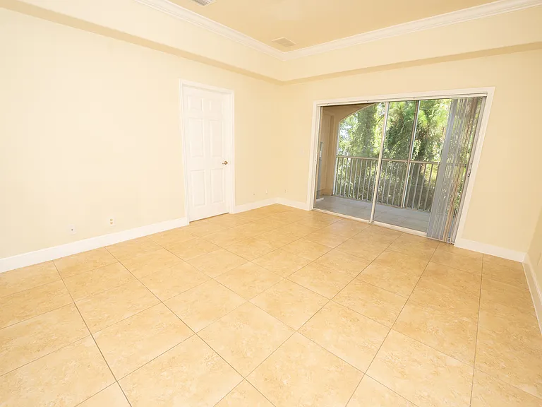 325 NE 23rd Ave #21 — Photo 9