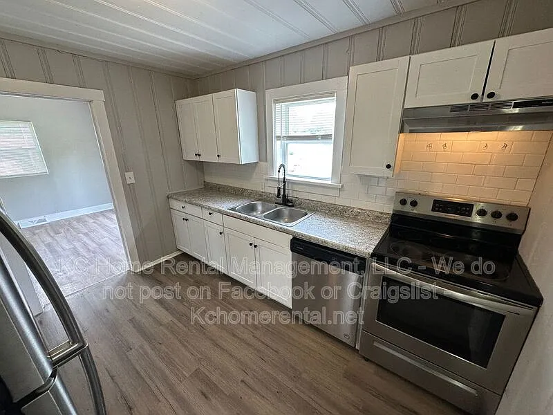 3 bed, 1.0 bath, 1109 sqft, $1,695 — Photo 3