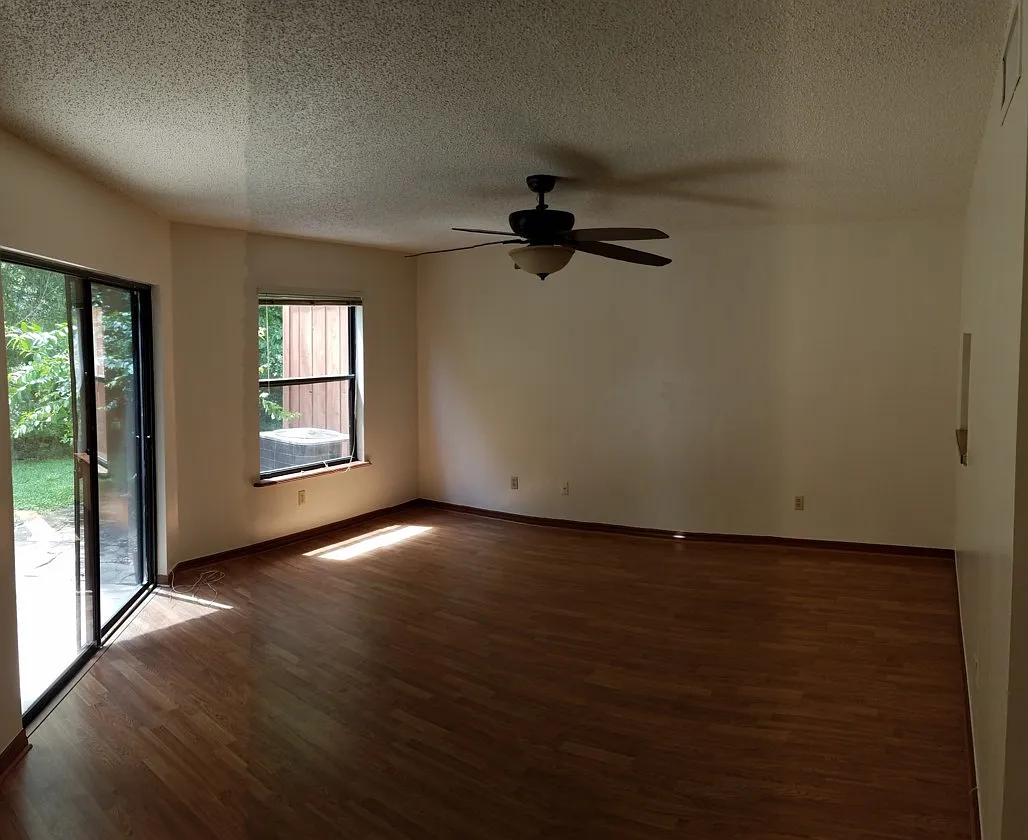 2701 NE 10TH ST — Photo 2