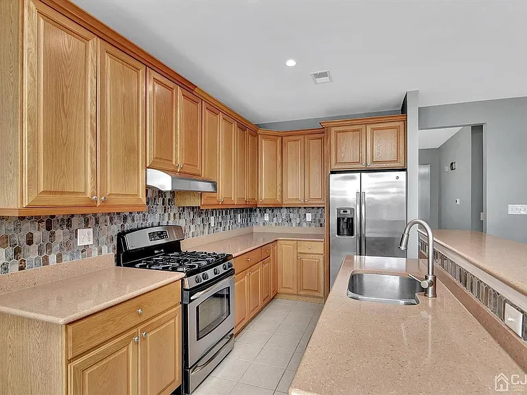 27 Vincent Behan Blvd #27 — Photo 13