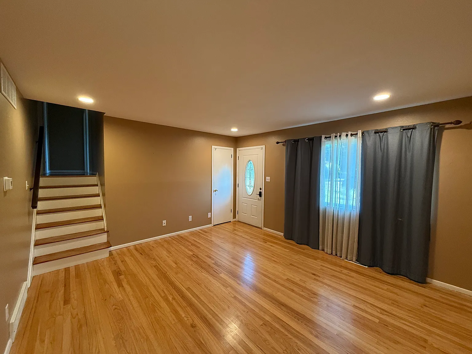 4 bed, 1586 sqft, $2,300 — Photo 2