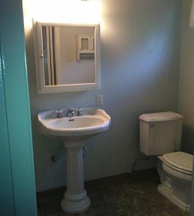 4th image of 215 Sherman Dr
