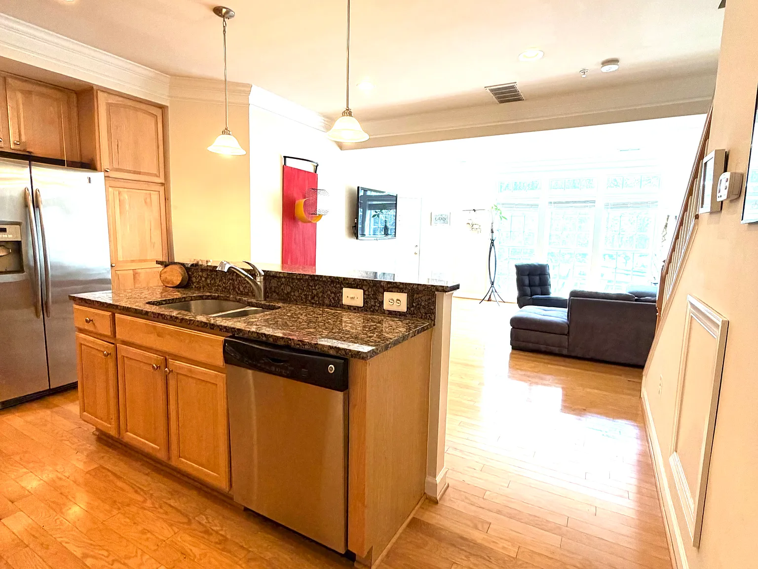3 bed, 2.5 bath, 1868 sqft, $2,500 — Photo 3
