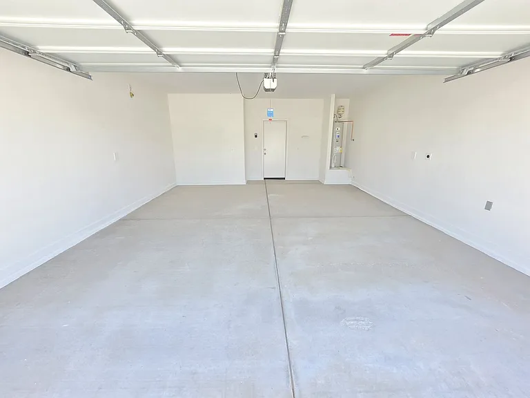 2844 W Shepperd Ave — Photo 30