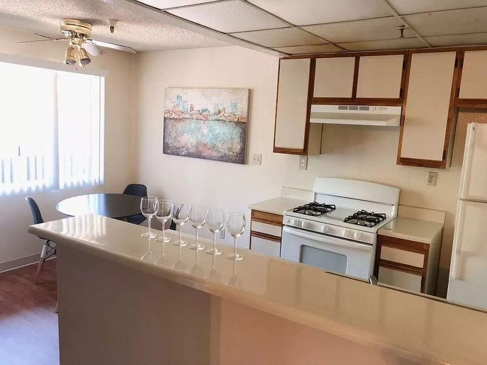 2nd image of 514 Veteran Ave #308