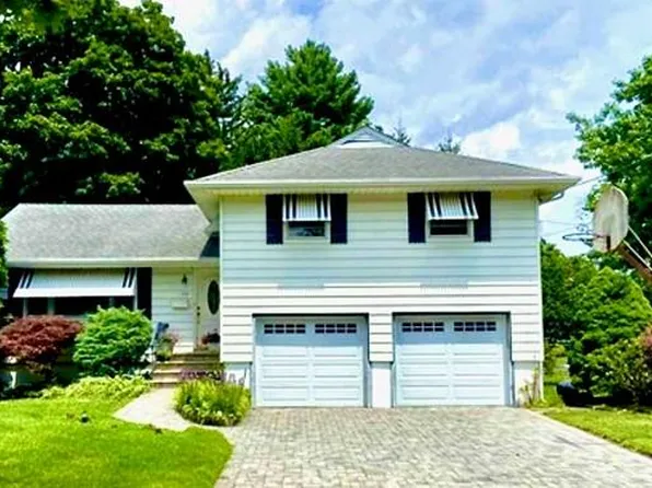 333 Webster Dr, New Milford, NJ 07646