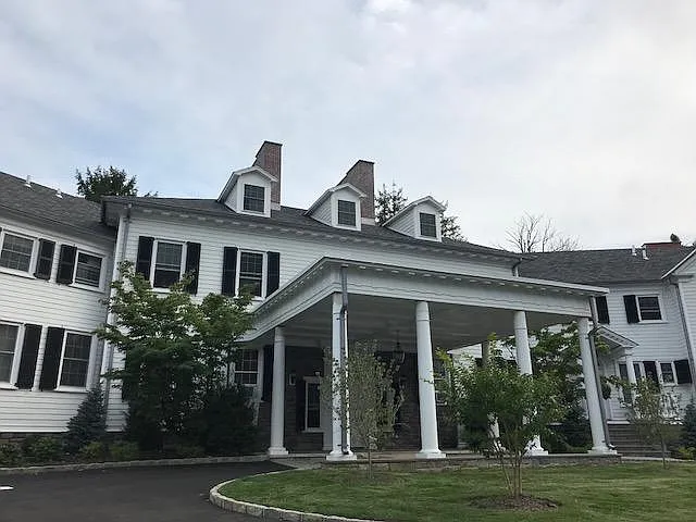 Fairfield Arnold Manor At West Islip — Photo 8