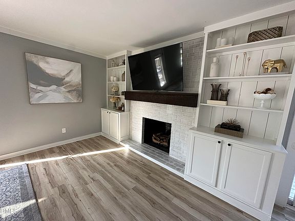 3rd image of 2037 Queen Charlotte Pl