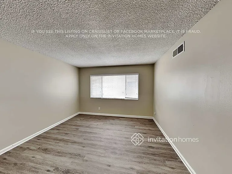 1406 E Elsmere Dr — Photo 3