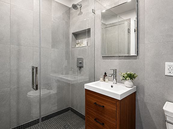 5th image of 327 Henry St APT 3F