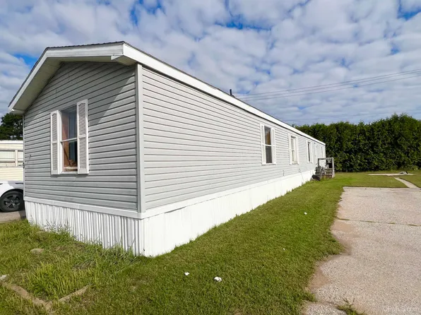 1401 N 23rd St, Escanaba, MI 49829