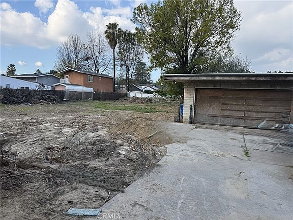 5th image of 17545 Community St