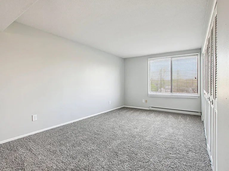 Edgewater Apartments — Photo 19