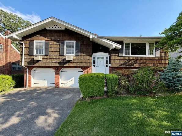 54 Franklin Ave, Saddle Brook, NJ 07663