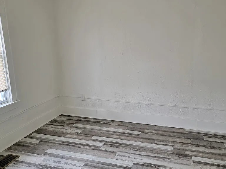 43 W Charlotte St #3 — Photo 2