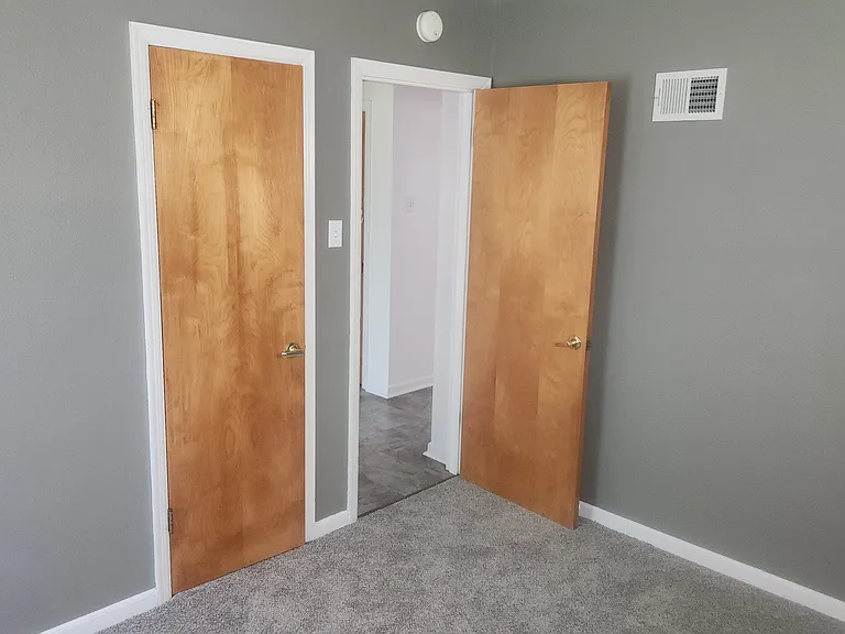 Knollshire Dr — Photo 17