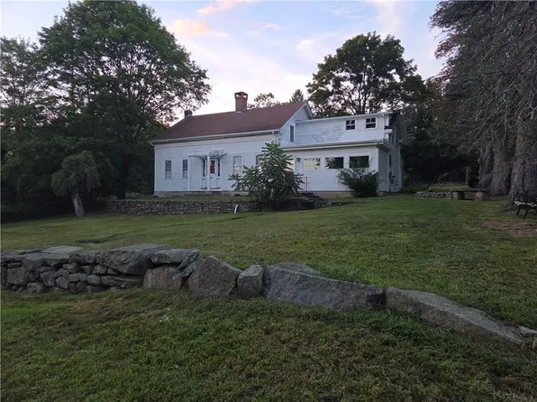 5 Pine Hill Rd, Johnston, RI 02919