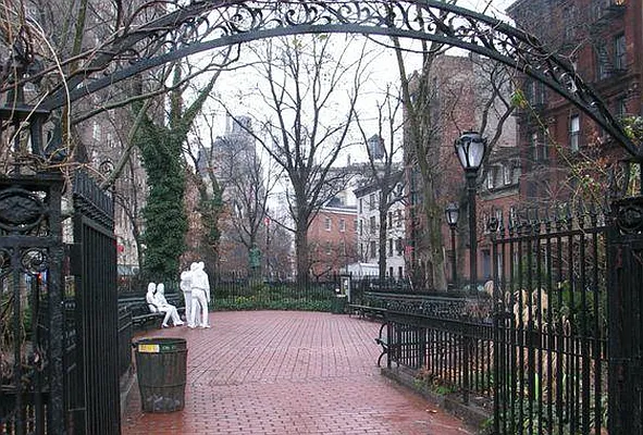 Rented by Douglas Elliman | media 18