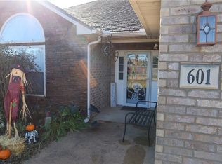601 Magnolia St, Gentry, AR 72734