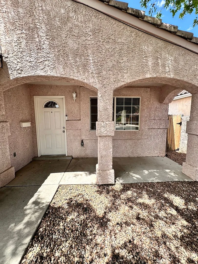 3 Bedroom 2 Bathroom 2 Car Garage — Photo 3