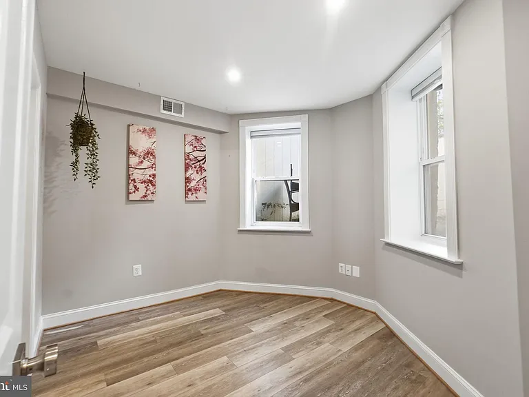 706 12th St NE — Photo 35