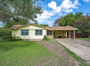 1627 Gateway Dr, Wills Point, TX 75169