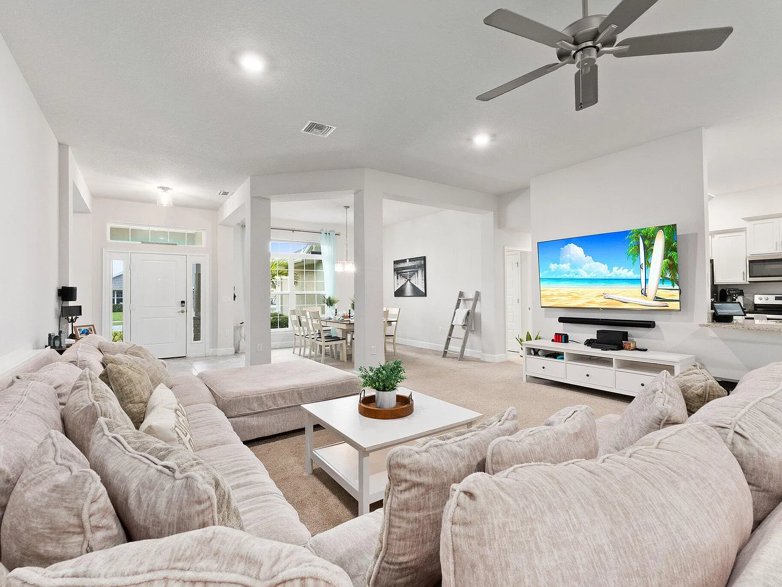 4 bed, 3.0 bath, 2508 sqft, $3,000 — Photo 2