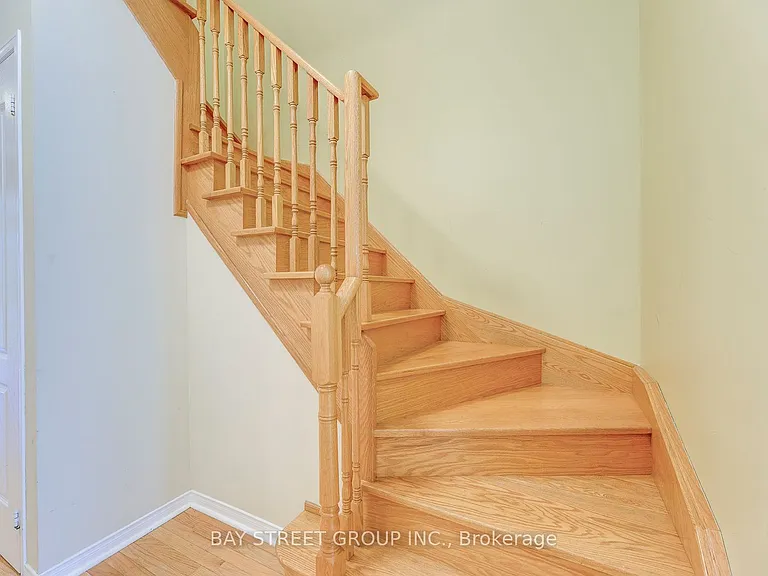 2413 Whistling Springs Cres — Photo 18
