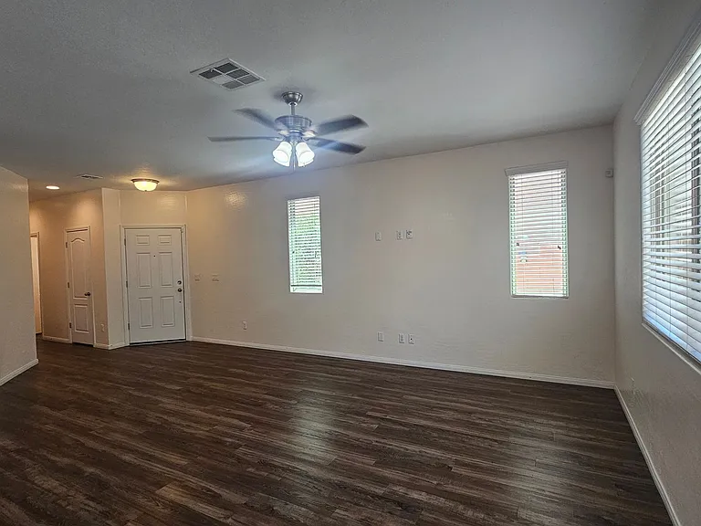 5367 Glenburnie St — Photo 6