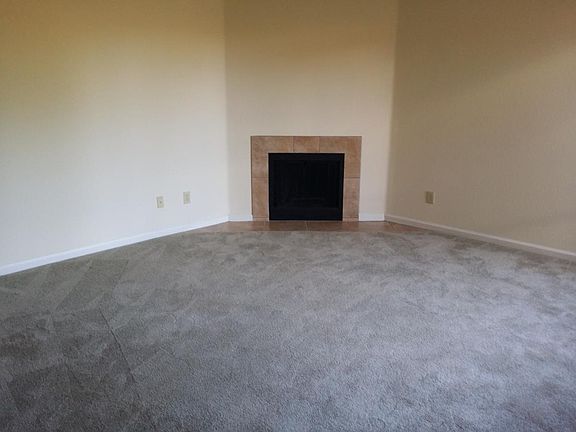 Living room w/ fireplace