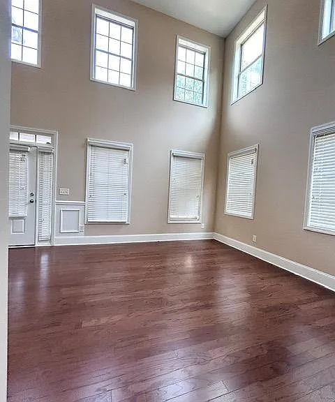 308 Fieldhouse Cir SW — Photo 6