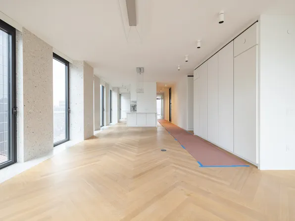 16 W 40th St APT 30B, New York, NY 10018