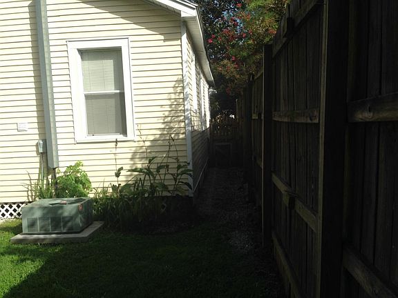 walk thru gate opposite driveway side of house