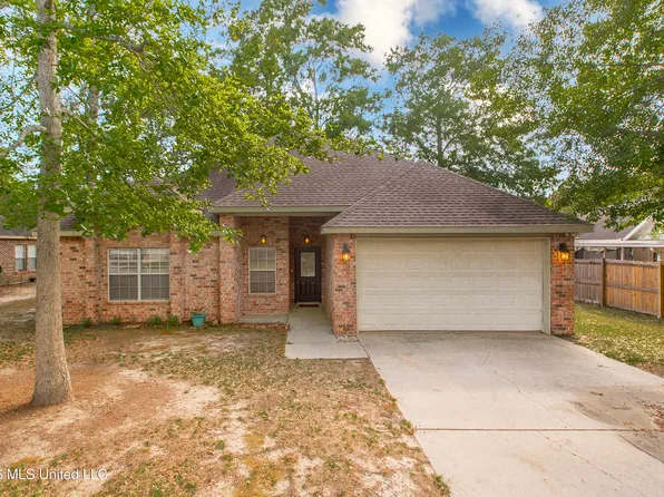 4 Maroon Dr, Picayune, MS 39466