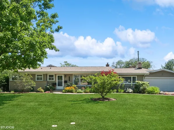 3245 Greenbriar Dr, Glenview, IL 60025