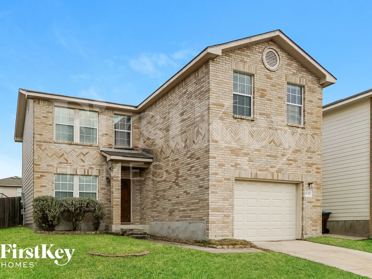 4 bed, 2.5 bath, 1637 sqft, $1,740 — Photo 2