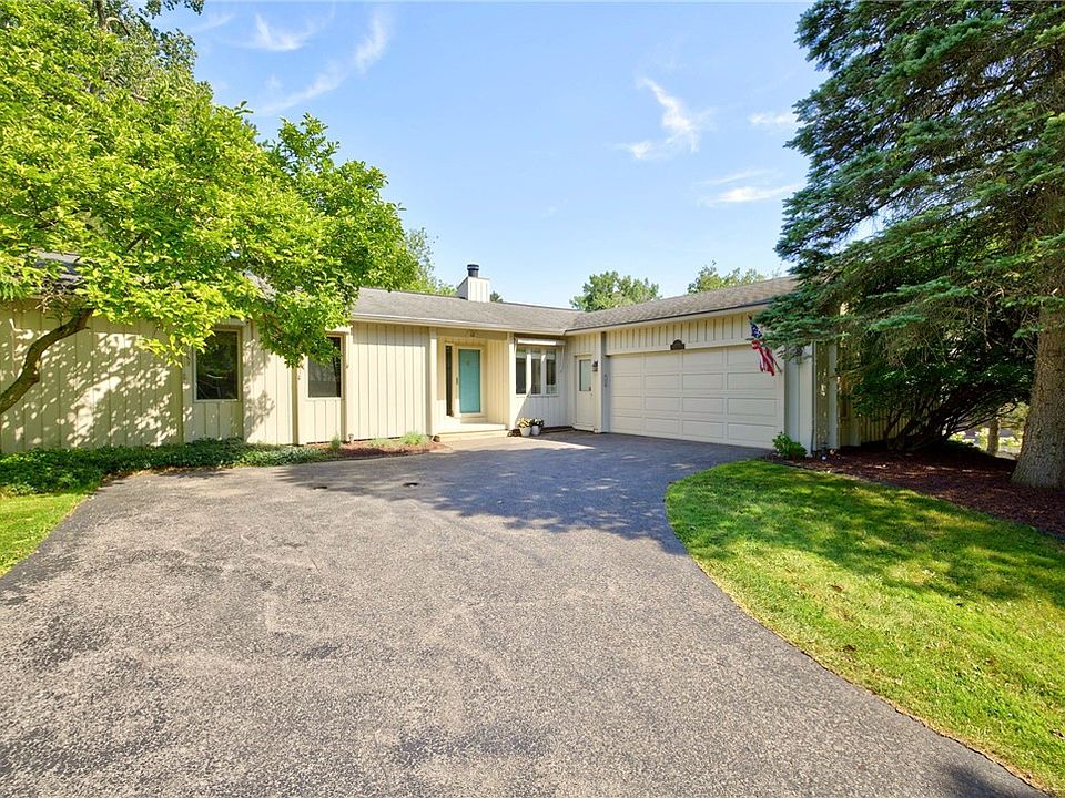 1st image of 12 Erie Cres
