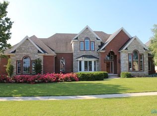 729 Pine Valley Dr, Bowling Green, OH
